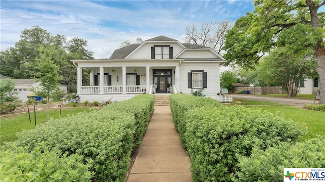 view of front of home featuring a front lawn and covered porch