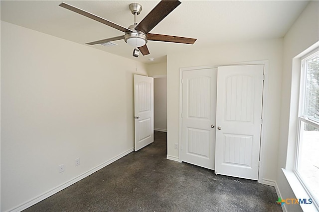 unfurnished bedroom featuring ceiling fan and a closet