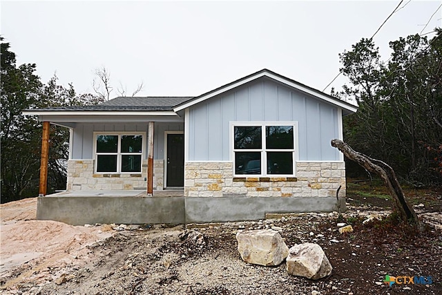 view of front of home with covered porch