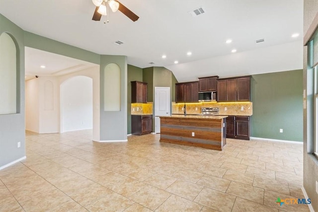 4004 Brookhaven Dr, Temple, TX 76504 - kitchen with stainless steel appliances, arched walkways, ceiling fan, backsplash, and open floor plan