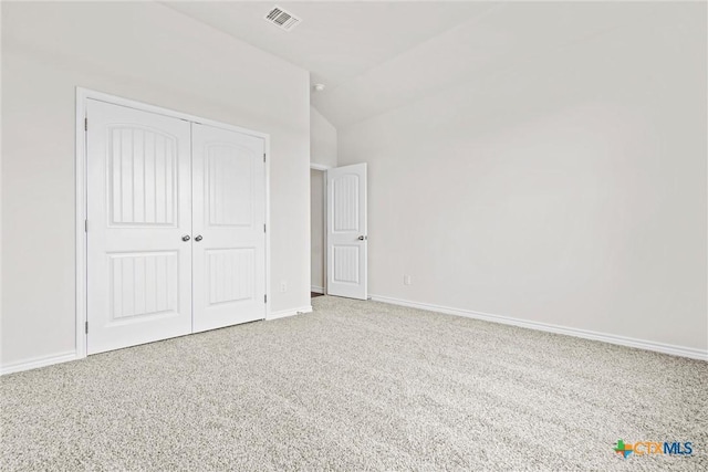 812 Waylon Cir, Killeen, TX 76542 - unfurnished bedroom featuring vaulted ceiling, a closet, and carpet floors