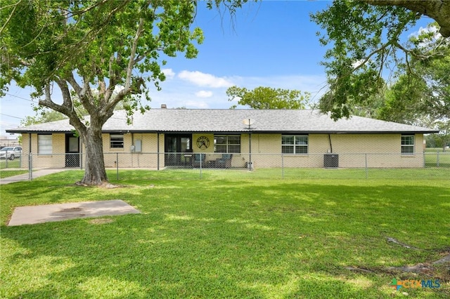 view of front facade featuring fence private yard and a front lawn