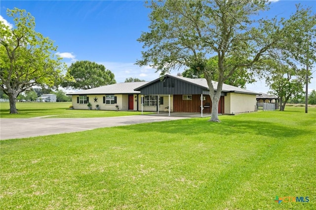 ranch-style home with a front lawn and concrete driveway