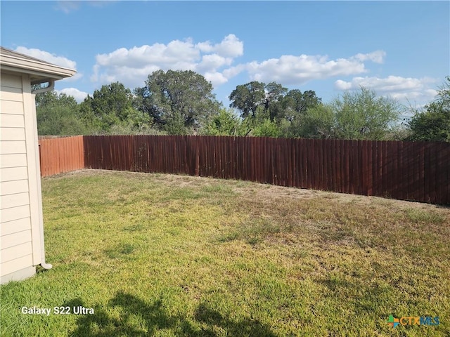 view of yard featuring a fenced backyard