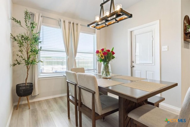 8812 Cantera Ridge Rd, Temple, TX 76502 - dining area featuring a chandelier, light wood-style flooring, and baseboards