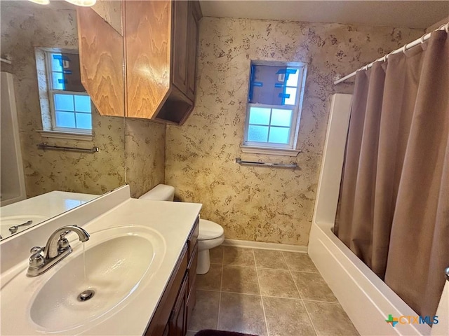 full bathroom featuring baseboards, tile patterned flooring, toilet, and wallpapered walls