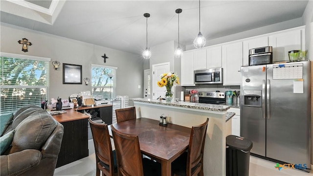 911-913 E Seideman St, Seguin, TX 78155 - dining room with ornamental molding