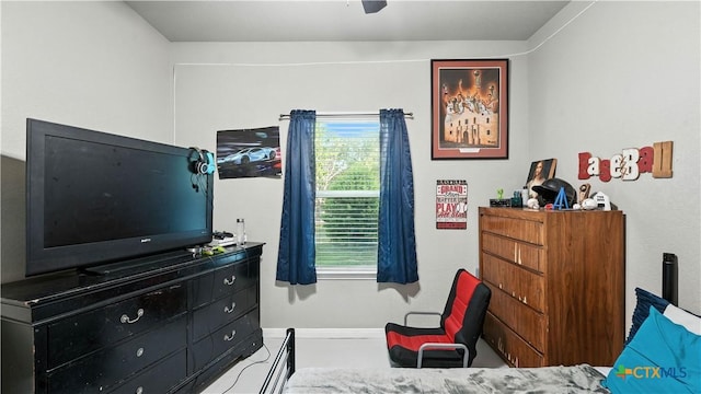 911-913 E Seideman St, Seguin, TX 78155 - bedroom featuring baseboards
