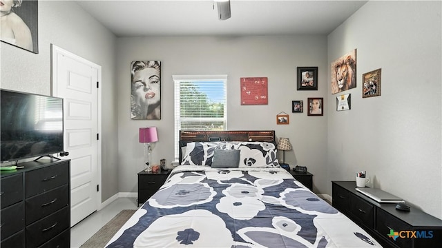 911-913 E Seideman St, Seguin, TX 78155 - bedroom with ceiling fan