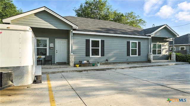 911-913 E Seideman St, Seguin, TX 78155 - back of property featuring a shingled roof
