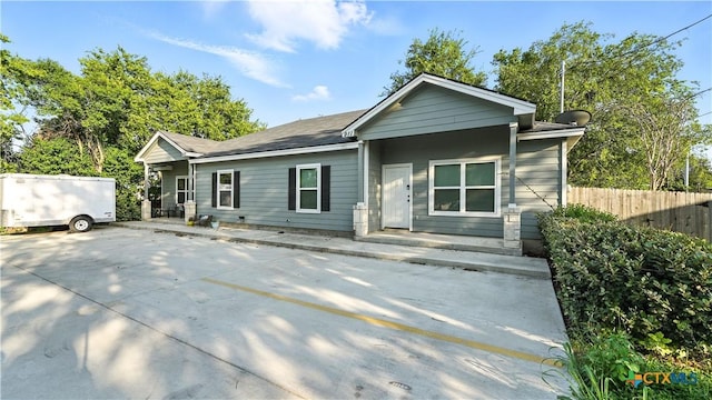 911-913 E Seideman St, Seguin, TX 78155 - view of single story home