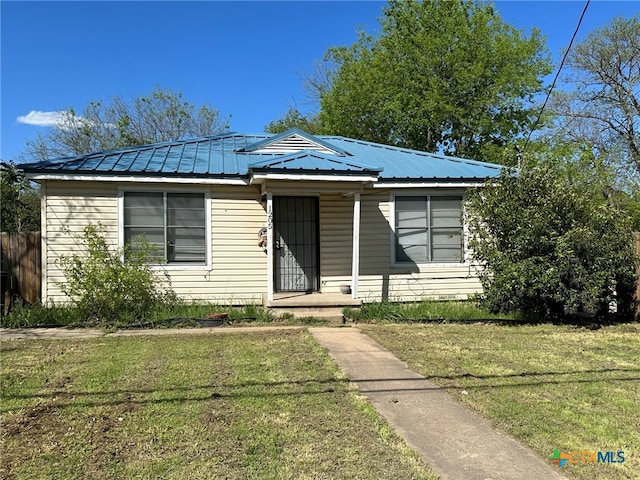 bungalow-style house with a front lawn