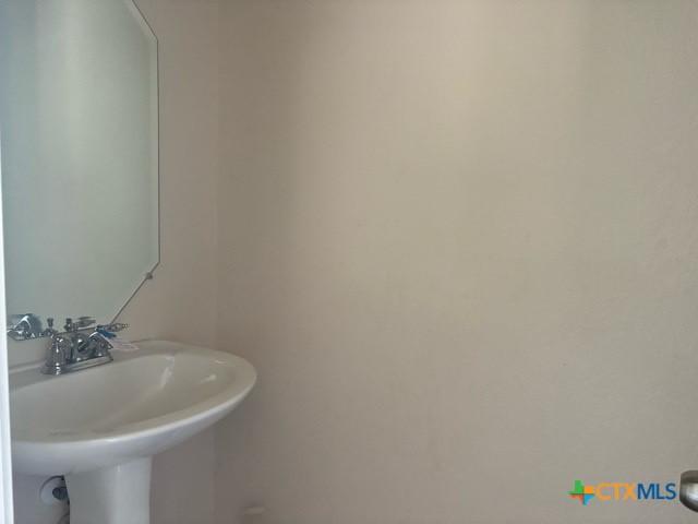 224 Starlight Dr, Temple, TX 76502 - bathroom featuring a sink