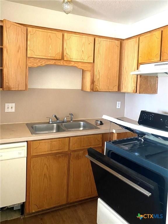 kitchen featuring a textured ceiling, dark hardwood / wood-style flooring, sink, and white appliances