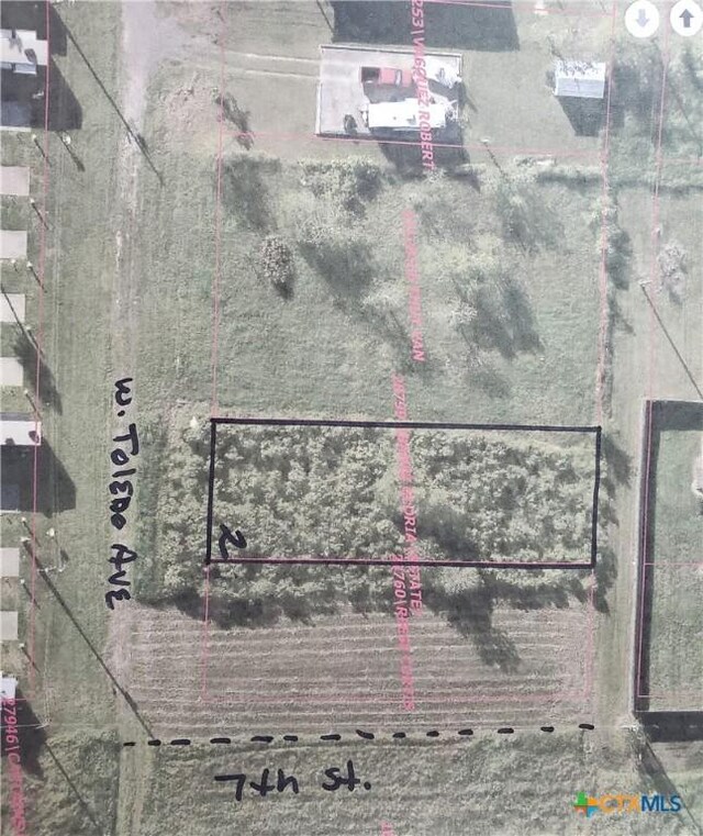 704 W Toledo Ave, Seadrift, TX 77983 - photo 2