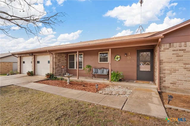 ranch-style home featuring a garage