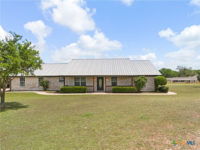 single story home featuring a front yard