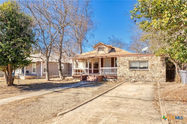 view of front of house featuring a porch