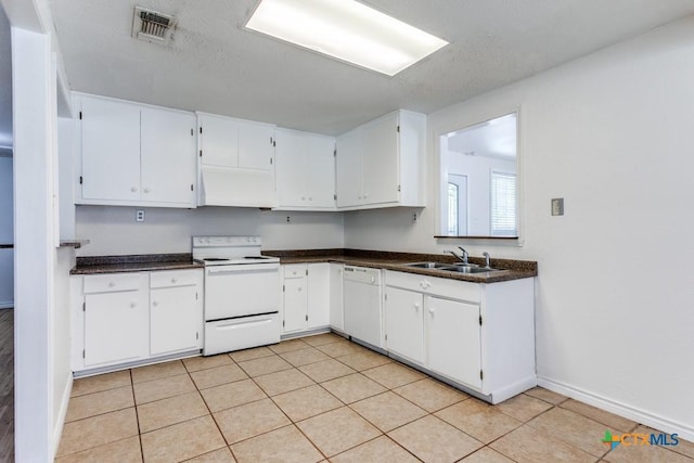 1488 Canyon Edge, Canyon Lake, TX 78133 - kitchen featuring white appliances, a sink, dark countertops, exhaust hood, and a textured ceiling