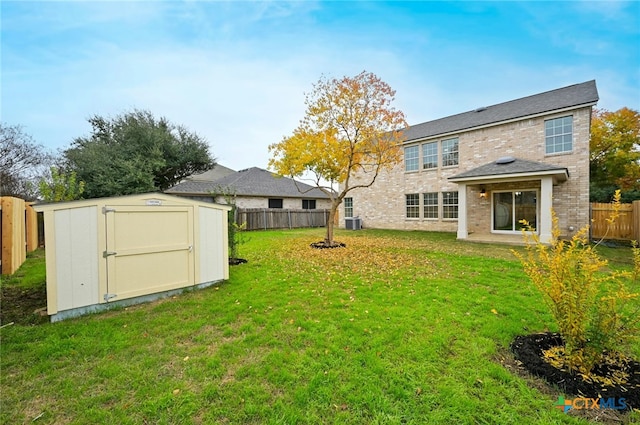 view of yard featuring a storage shed