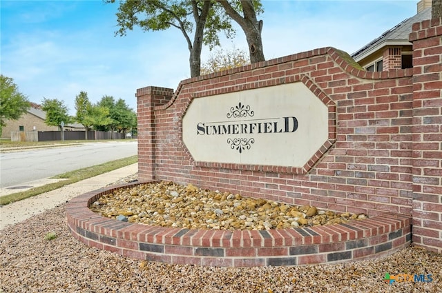 view of community / neighborhood sign