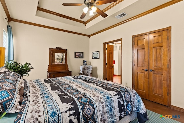 bedroom featuring visible vents, a raised ceiling, carpet floors, and ornamental molding