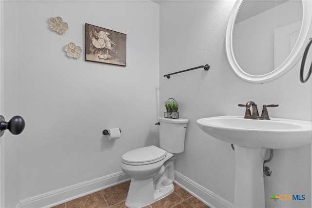 9108 Sage Loop Ct, Temple, TX 76502 - half bathroom with baseboards, toilet, and a sink