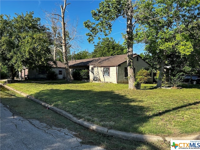 ranch-style home with a front yard