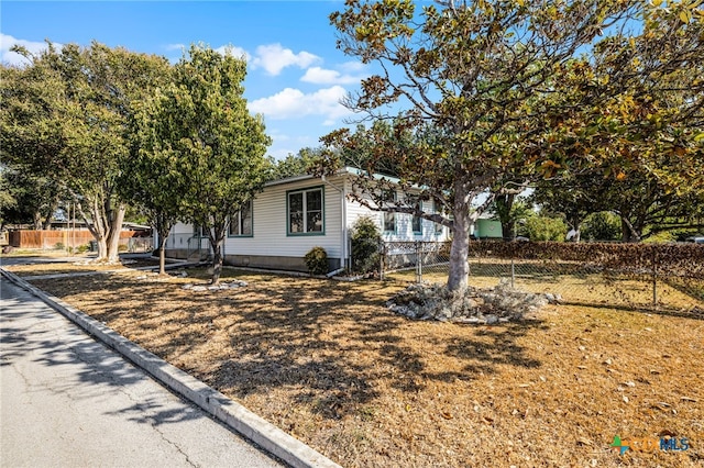 Listing photo 2 for 1279 Unicorn Ave, New Braunfels TX 78130