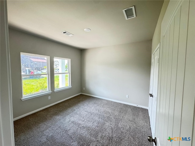 607 W Bayshore Dr, Palacios, TX 77465 - spare room featuring carpet floors, baseboards, and visible vents