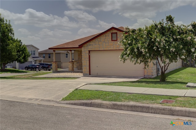 view of front facade featuring a garage and a front yard