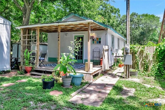 304 W Putnam, Ganado, TX 77962 - view of outdoor structure featuring fence