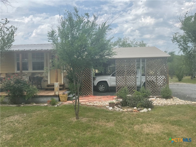 view of front of house with a front lawn