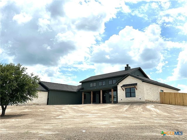 view of front facade