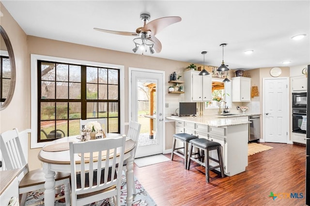 dining space with dark wood-style floors and a ceiling fan