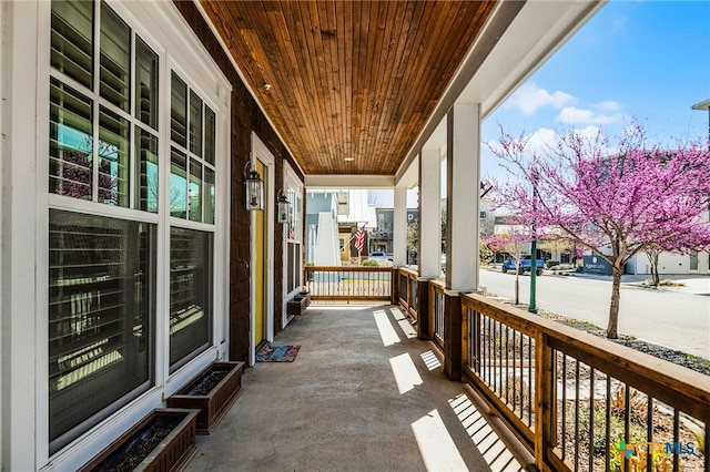 balcony featuring covered porch