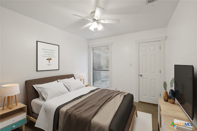 bedroom featuring ceiling fan