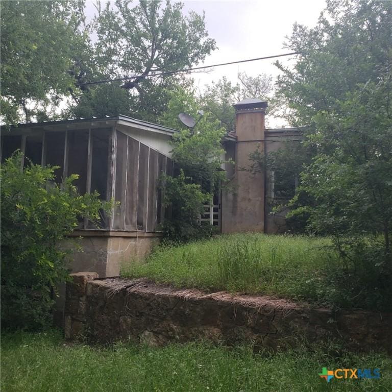 308 N 9th St, Gatesville, TX 76528 - view of yard