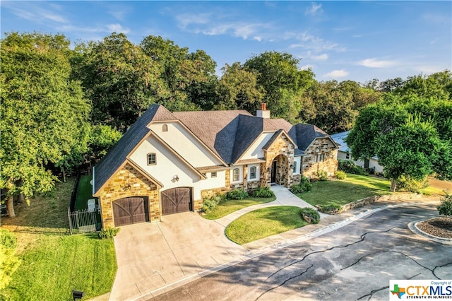 view of front facade featuring a garage and a front yard