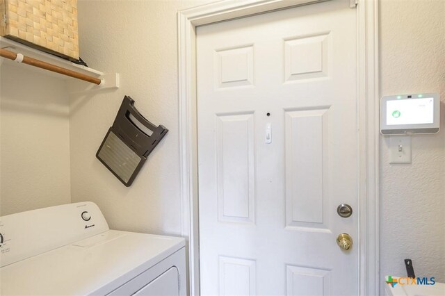 4413 Pete Dr, Killeen, TX 76549 - washroom featuring washer / clothes dryer