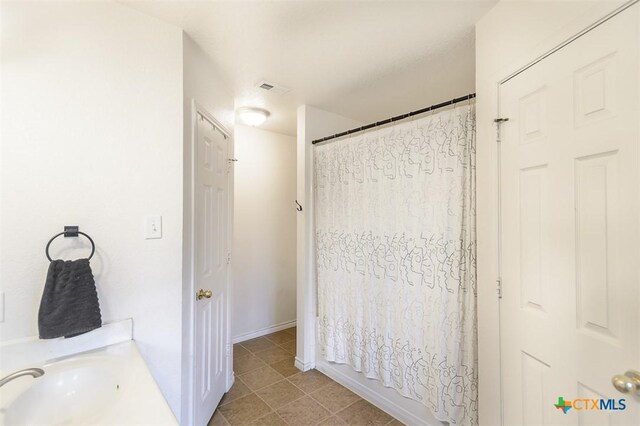 4413 Pete Dr, Killeen, TX 76549 - full bath featuring vanity