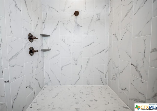 8500 Kasen Ave, Killeen, TX 76542 - bathroom featuring a tile shower