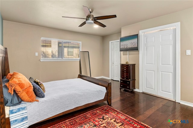 bedroom featuring a ceiling fan, wood finished floors, baseboards, and a closet