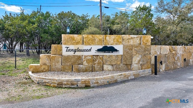 view of community / neighborhood sign