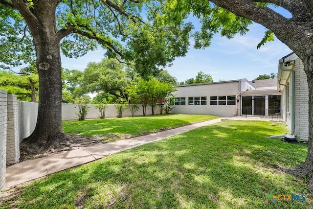707 W Thompson Ave, Temple, TX 76501 - view of yard with a sunroom