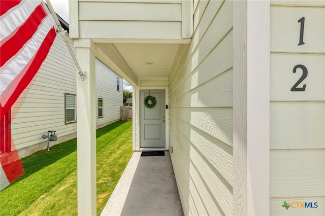12 Trinity Cir, Lockhart, TX 78644 - entrance to property featuring a lawn