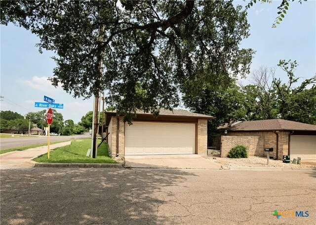 4020 River Oaks Cir, Temple, TX 76504 - view of gate