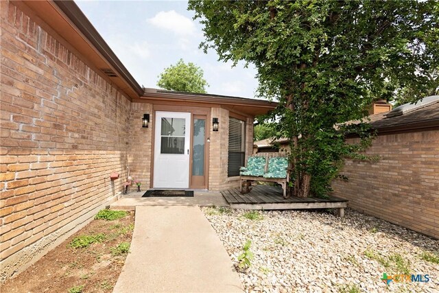 4020 River Oaks Cir, Temple, TX 76504 - view of front of home featuring a garage