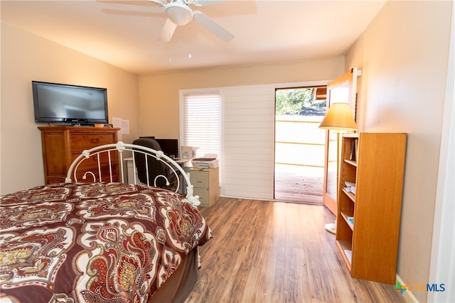 bedroom featuring light hardwood / wood-style floors, ceiling fan, and lofted ceiling