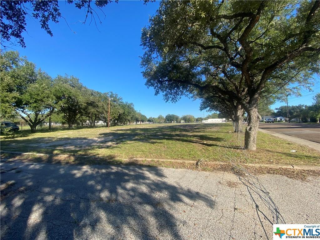 1902 E N St, Victoria, TX 77901